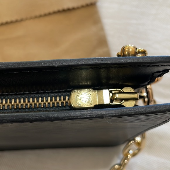 LV EPI LEATHER CLUTCH - Picture 6 of 10